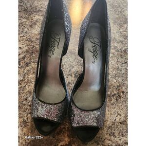ɗ Fergie silver sparkly and black high heel pumps m